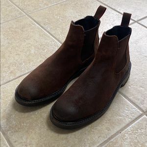 Allen Edmonds like new suede brown Chelsea boots